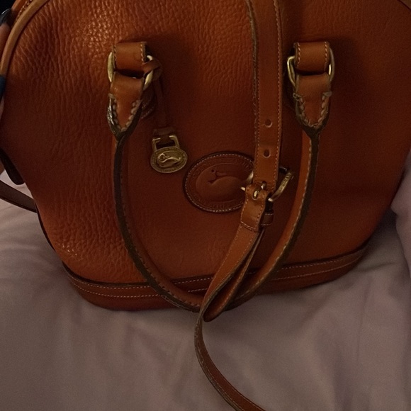 Vintage Dooney & Bourke all weather leather tan Norfolk bag. - Picture 7 of 10